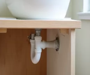Jak zamontować umywalkę na szafce
