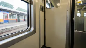 czy można korzystać z toalety w pociągu podczas postoju intercity