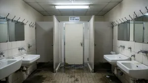 Ile toalet na ile osób