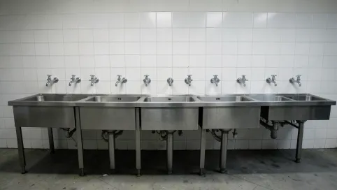 ilość umywalek na pracownika