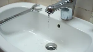 jak przykręcić baterię do umywalki