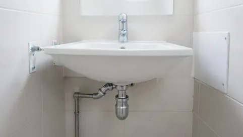 jak zamontować umywalkę