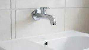Wysokość baterii umywalkowej ściennej