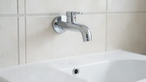 Wysokość baterii umywalkowej ściennej